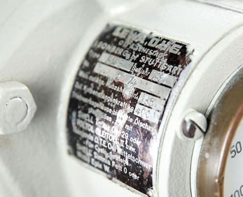 Pormenor da placa de identificação de uma bomba doseadora LEWA ecoflow
